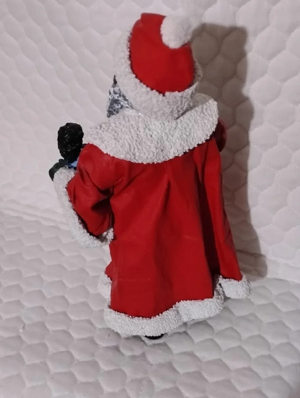 Dept 56 Possible Dreams Clothtique African American Santa holding Doll Figurine